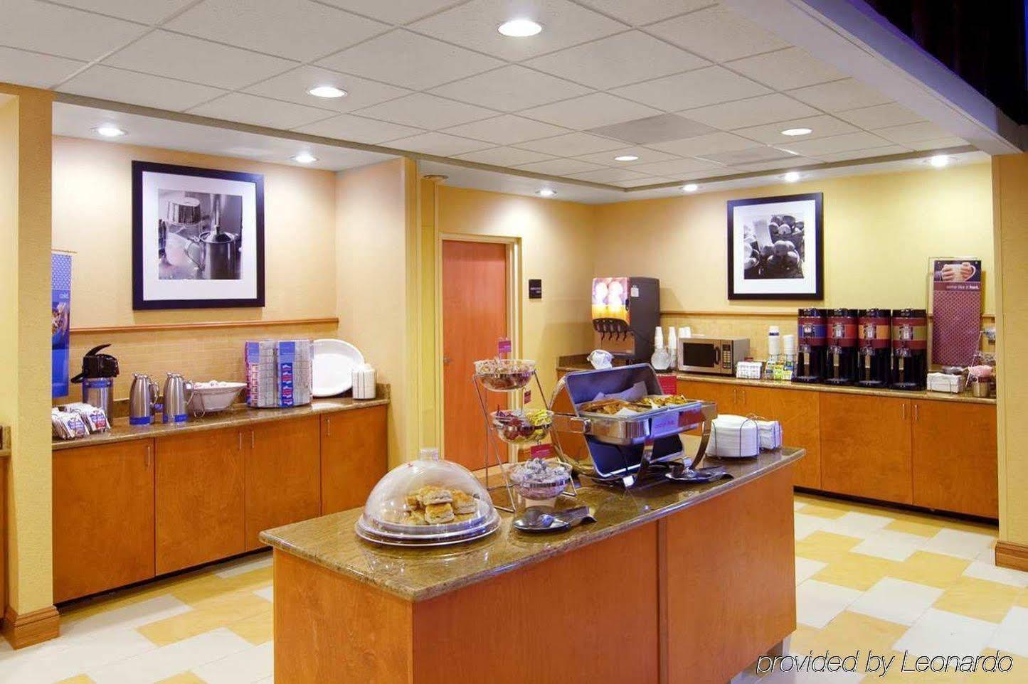 Hampton Inn Petersburg - Southpark Mall Колониал Хайтс Екстериор снимка