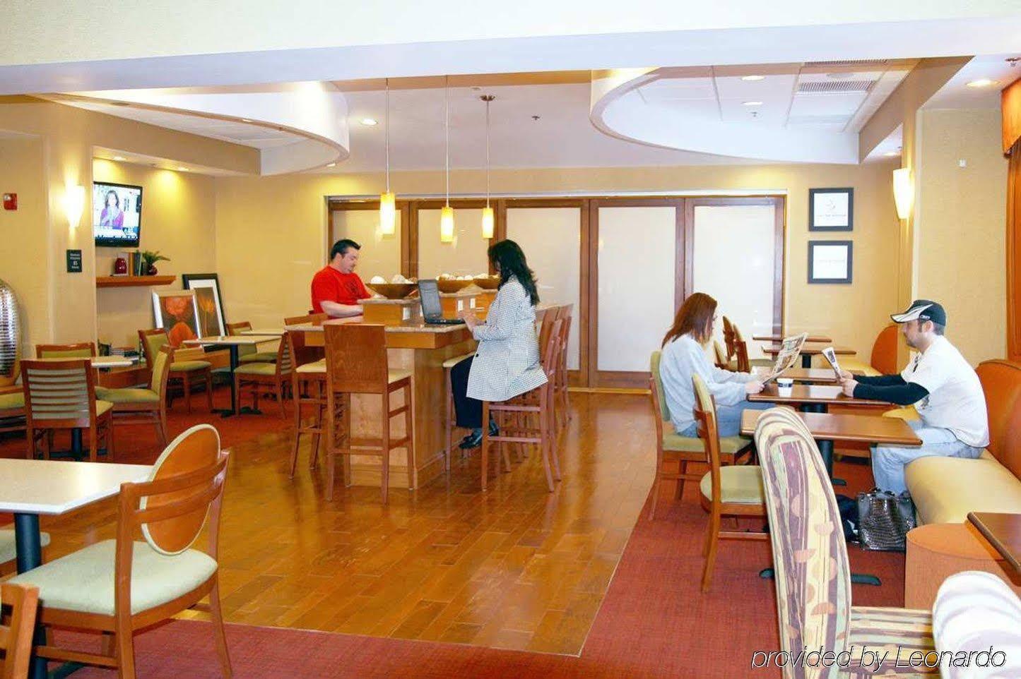 Hampton Inn Petersburg - Southpark Mall Колониал Хайтс Екстериор снимка