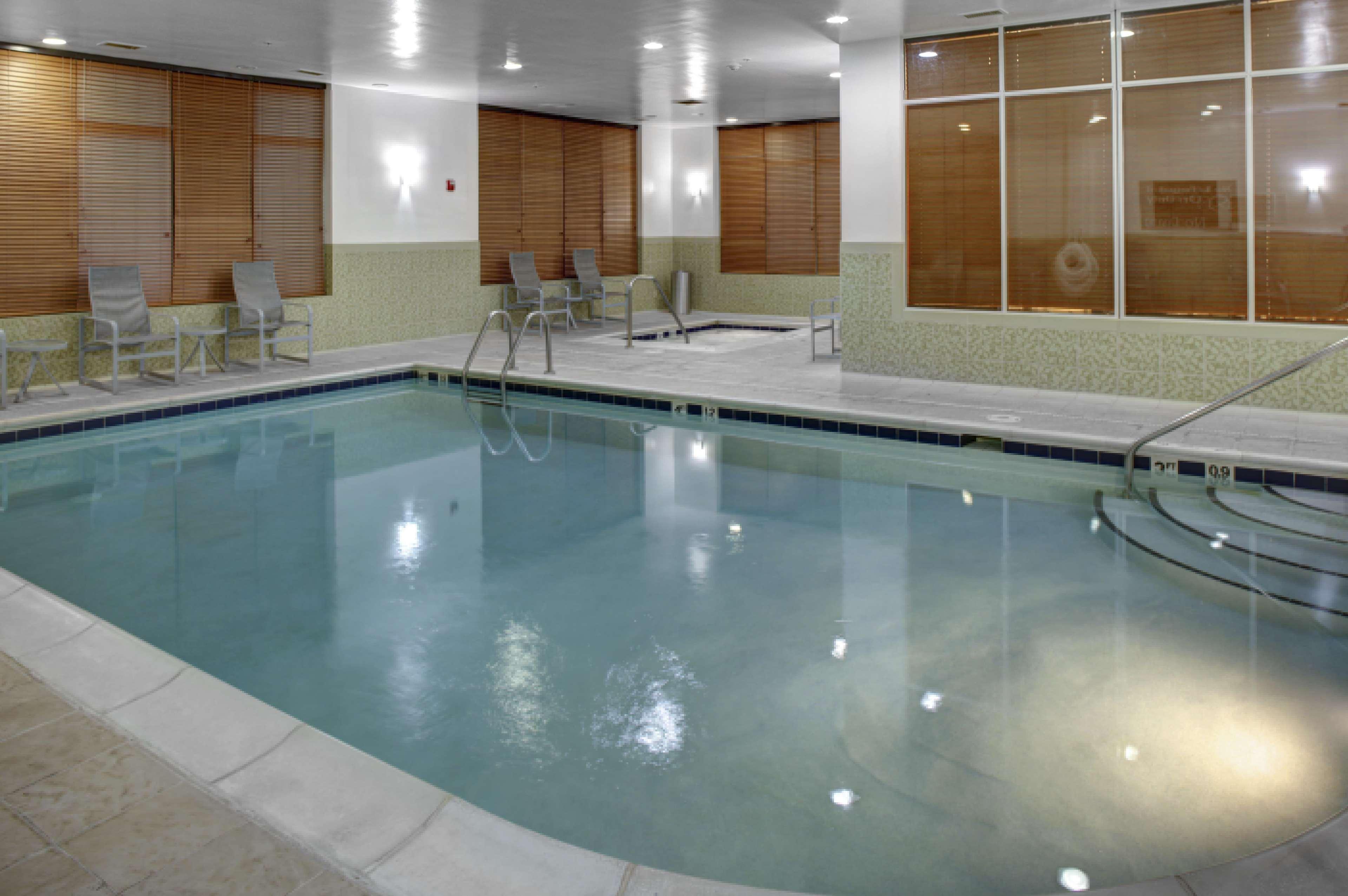 Hampton Inn Petersburg - Southpark Mall Колониал Хайтс Екстериор снимка