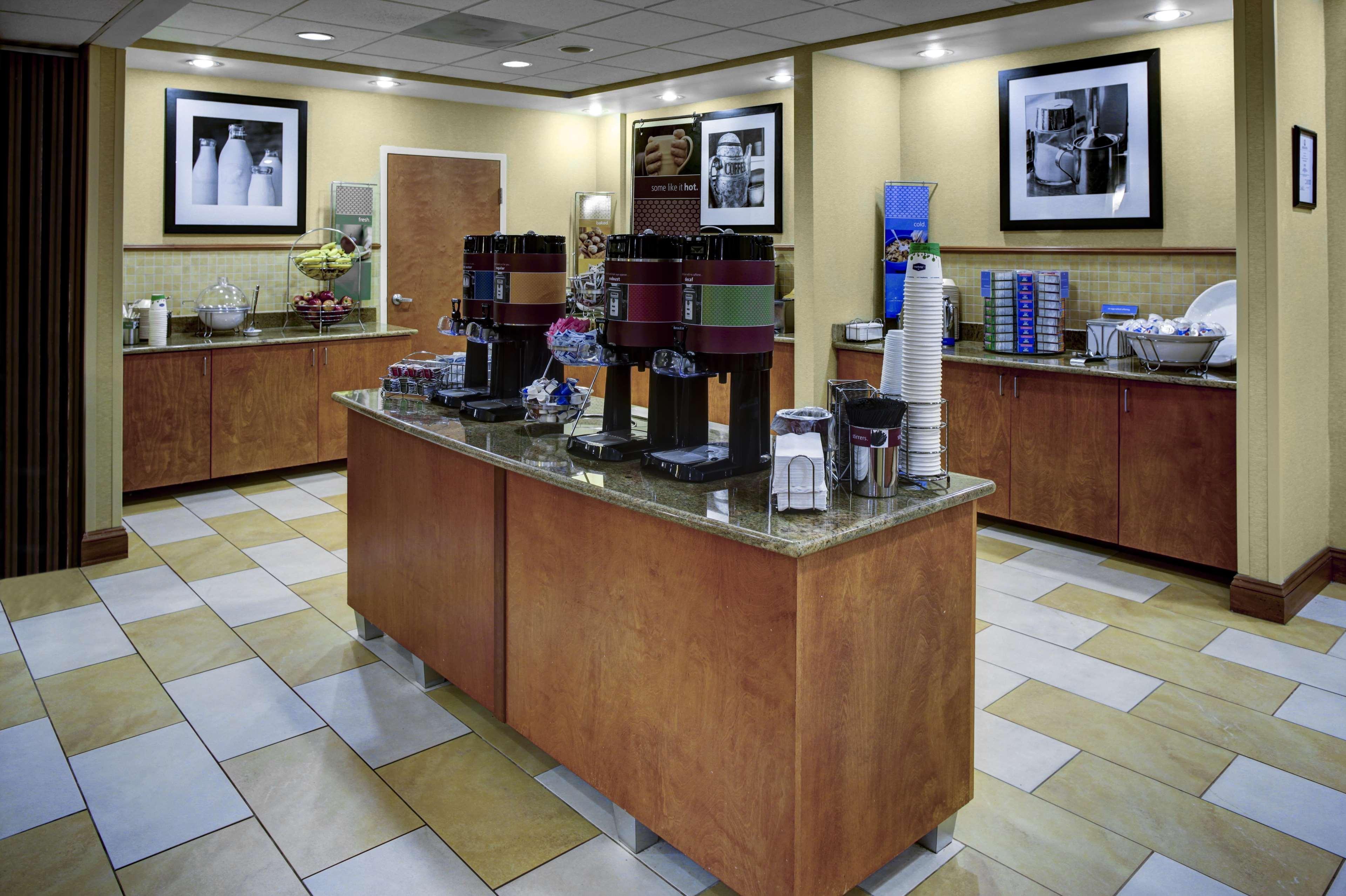Hampton Inn Petersburg - Southpark Mall Колониал Хайтс Екстериор снимка