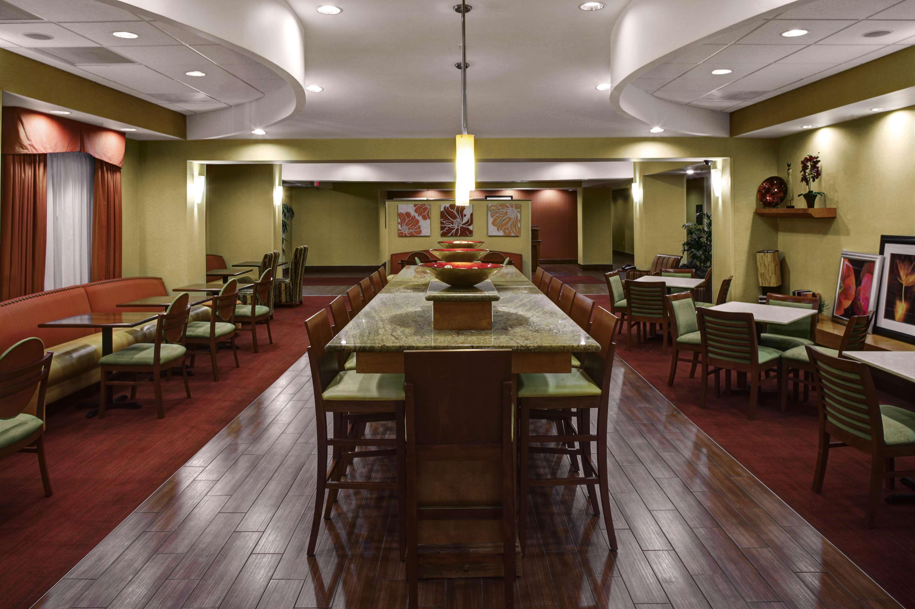 Hampton Inn Petersburg - Southpark Mall Колониал Хайтс Екстериор снимка