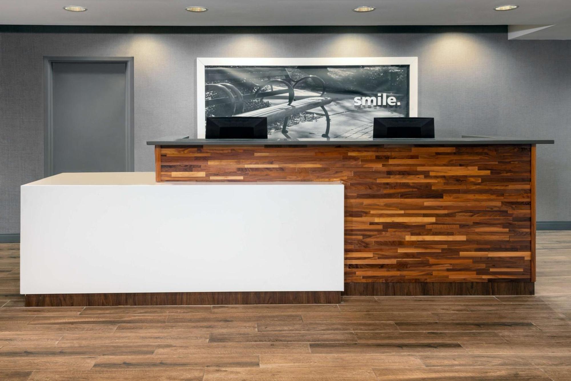 Hampton Inn Petersburg - Southpark Mall Колониал Хайтс Екстериор снимка