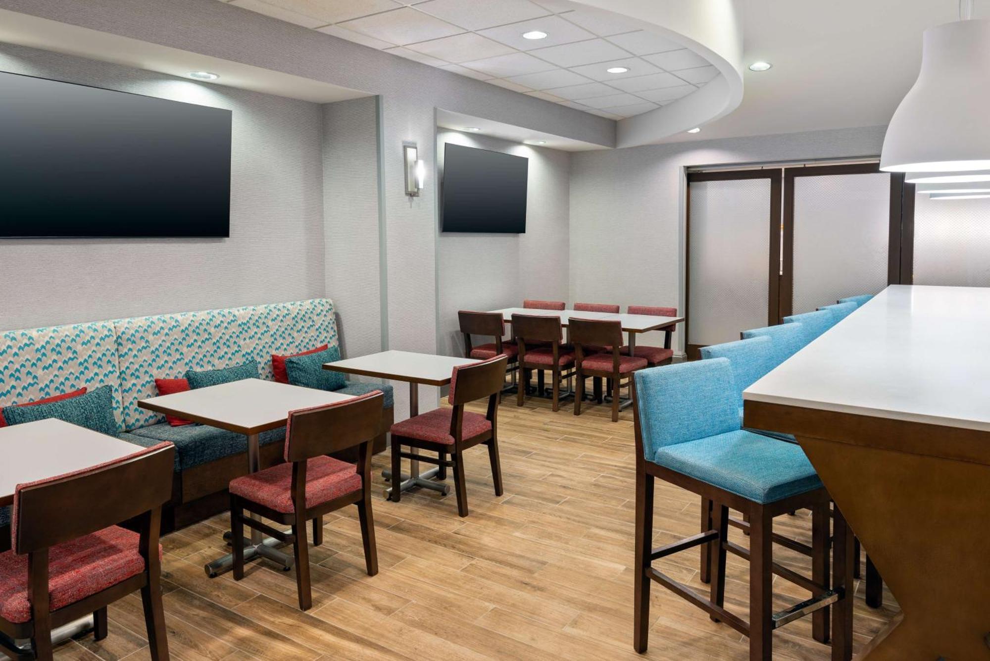 Hampton Inn Petersburg - Southpark Mall Колониал Хайтс Екстериор снимка