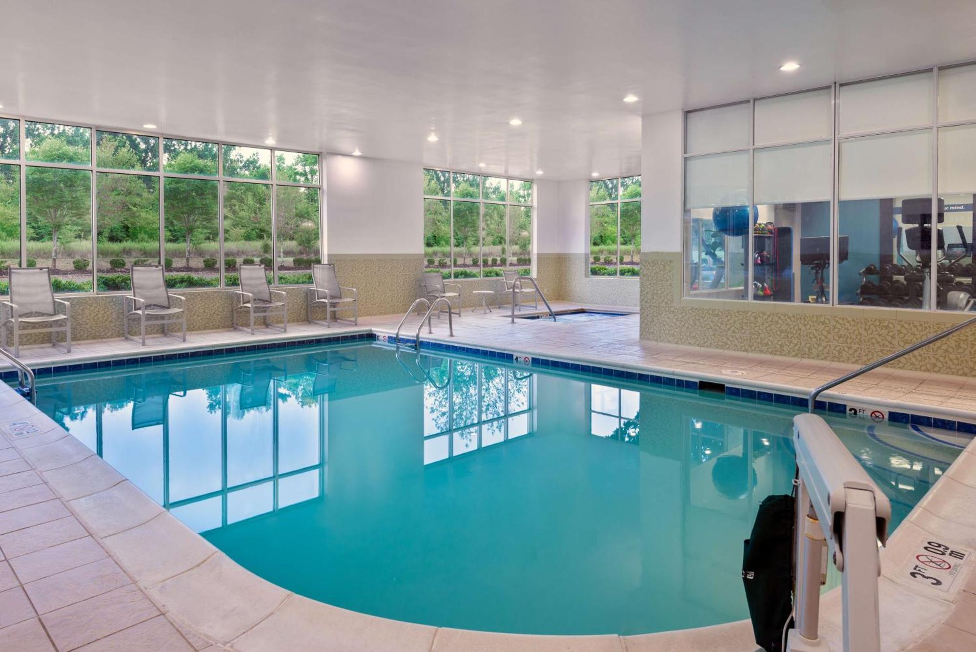 Hampton Inn Petersburg - Southpark Mall Колониал Хайтс Екстериор снимка